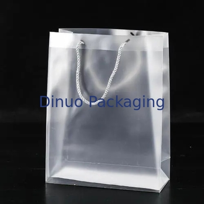 Kemasan Garmen Tas Kemasan PVC Bening Dengan Kancing dan Tangan Plastik