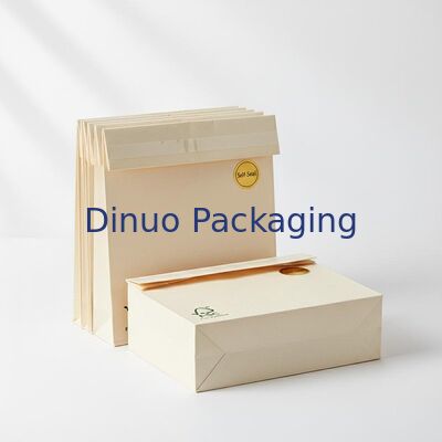 Tas kertas khusus bersertifikat FSC dengan segel lengket ideal untuk kemasan ritel dan tampilan produk