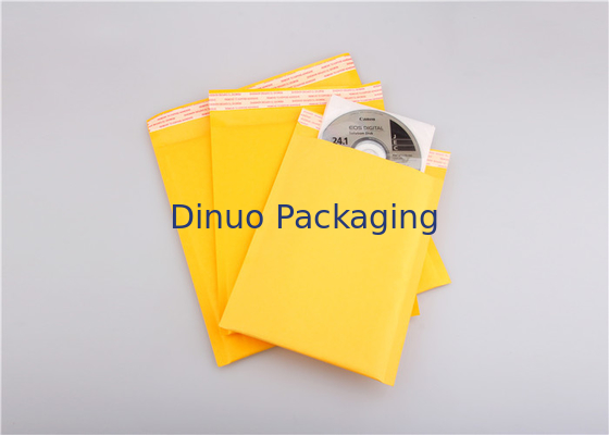 Paket Pengiriman Kraft Amplop Dengan Bubble Wrap Di Dalam Shock Shock